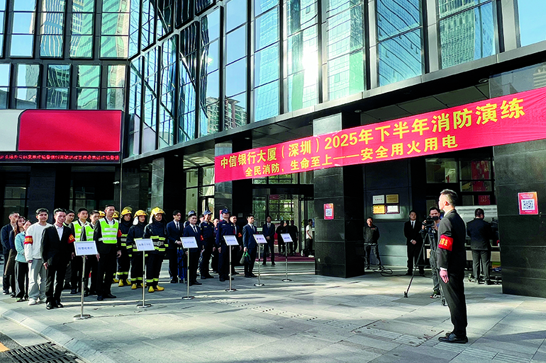 1 消防演练.jpg 1 消防演练.jpg