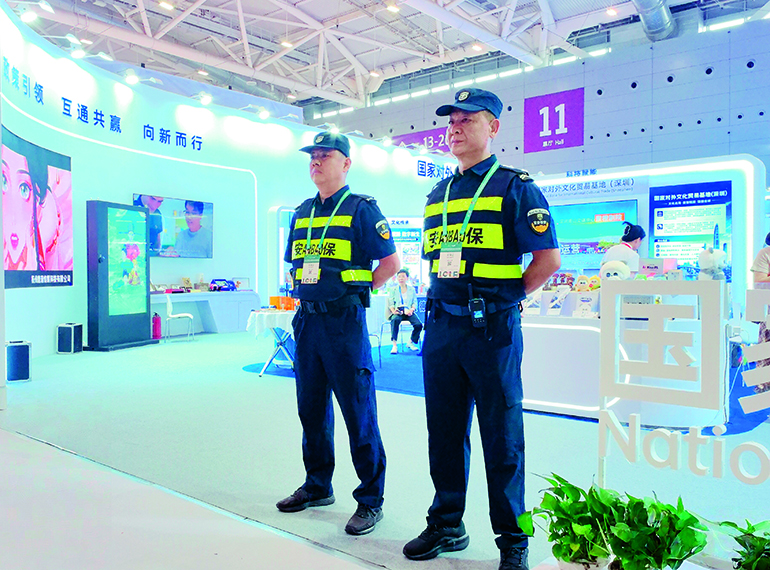 现场执勤.jpg 现场执勤.jpg